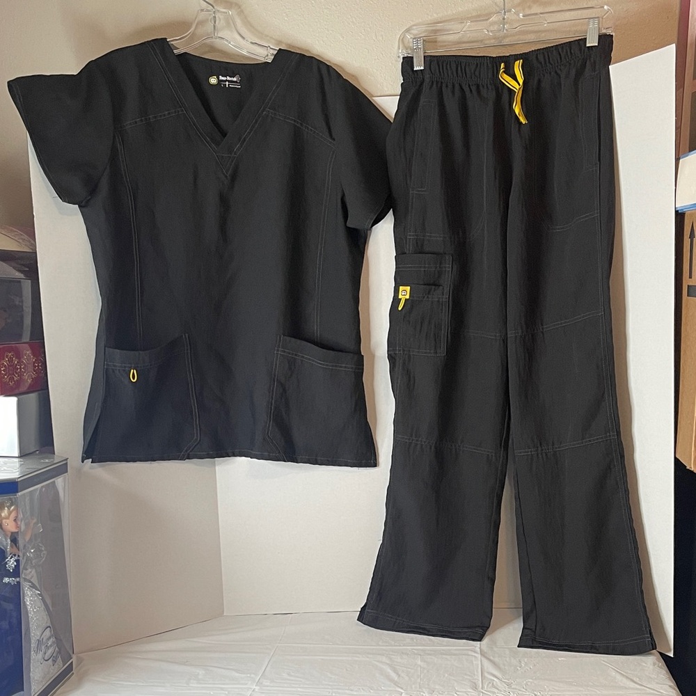 WonderWink Black Scrub Set